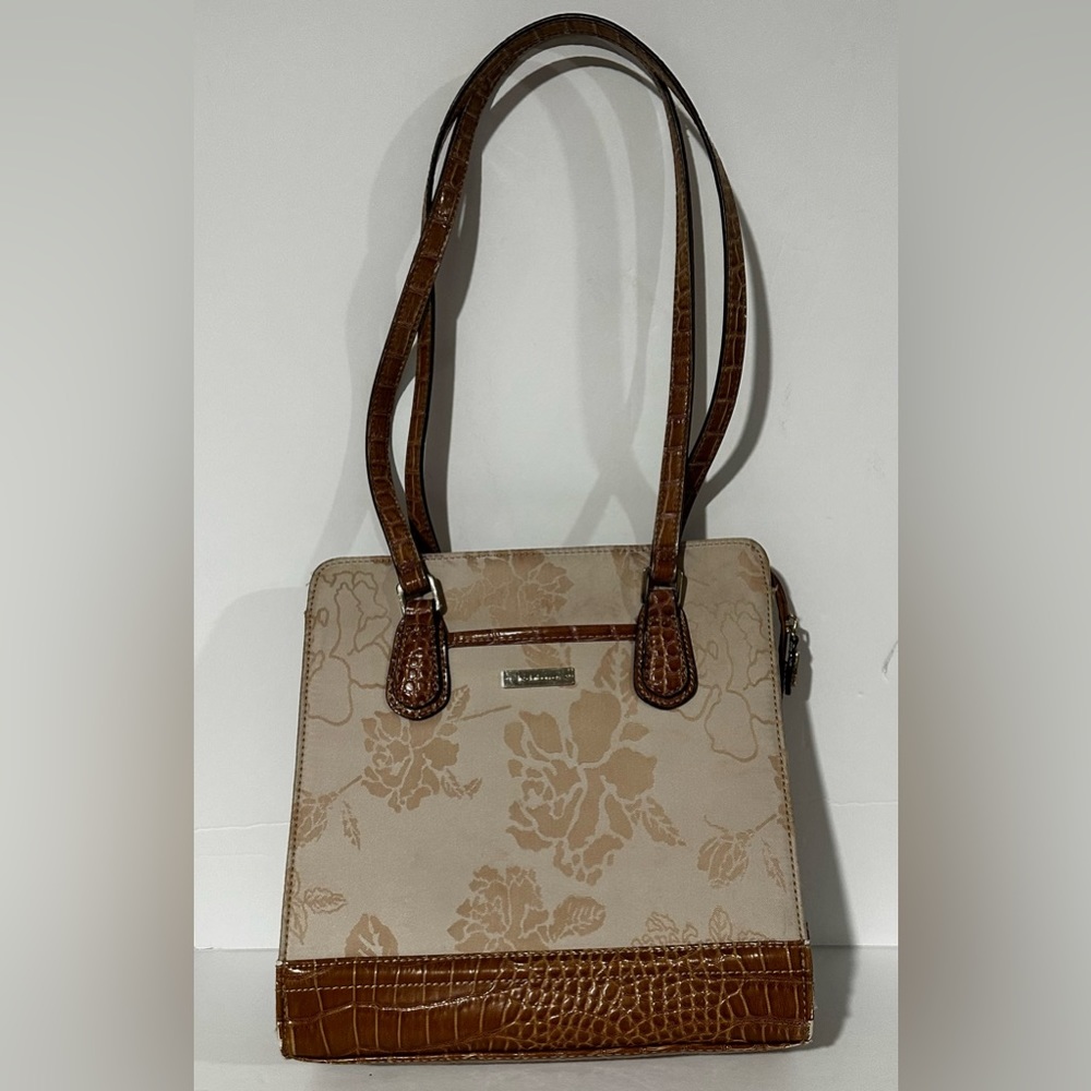 Pre-owned Liz Claiborne Handbag.